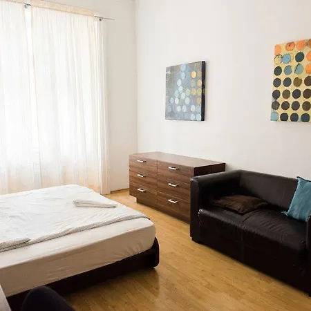 Lion In Historical Center, Old Town Apartment Pressburg